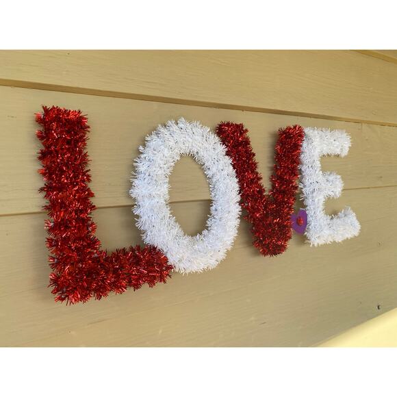 20” Red White Tinsel LOVE Valentines Day Wreath Door Hanger Swag Wall Decor - Picture 2 of 8